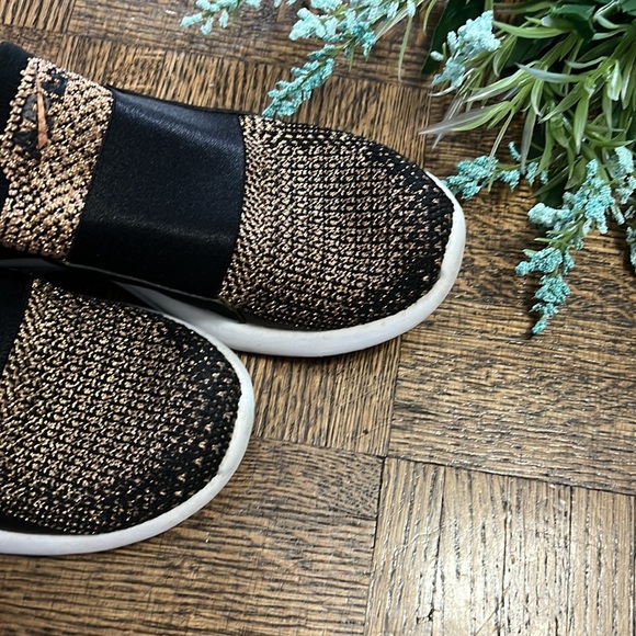 LULULEMON | APL Woman TechLoom Bliss Shoe - Picture 3 of 8